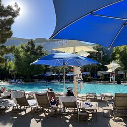 ARIA Pools & Cabanas - Relaxing Monday! (10/17/22)