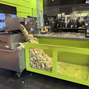 Mía and More - Sugar cane grinding machine - Bubble Tea Near Me - Kent, Washington Mía and More - Sugar cane grinding machine - Bubble Tea Near Me - Kent, Washington