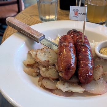 Gluek's Restaurant & Bar - Music Venues Near Me - Minneapolis, Minnesota