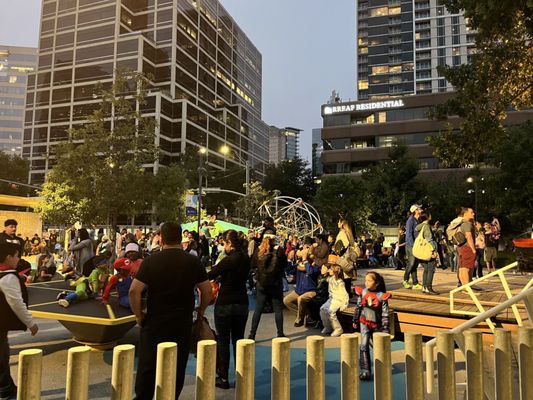 Klyde Warren Park by null