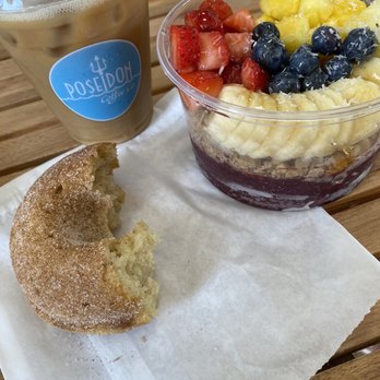 The Wicked Pineapple - The fly guy, wicked pineapple acia bowl and gluten free sugar donut. - Acai Bowls Near Me - Satellite Beach, Florida The Wicked Pineapple - The fly guy, wicked pineapple acia bowl and gluten free sugar donut. - Acai Bowls Near Me - Satellite Beach, Florida