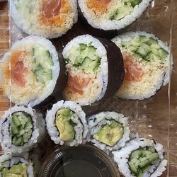 Sushi Suki - Midi Express C 11 pieces 5 Futomaki, 6 Hosomaki