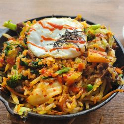Hot Iron Pot (Kimchi Rice) w/ Beef, mixed