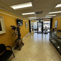 Gold Knox Jewelry & Coin Exchange - Inside