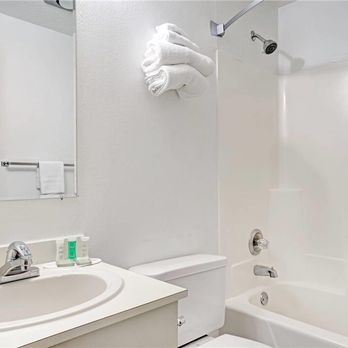 Super 8 by Wyndham Chaska - Guest room bath - Hotels Near Me - Chaska, Minnesota Super 8 by Wyndham Chaska - Guest room bath - Hotels Near Me - Chaska, Minnesota
