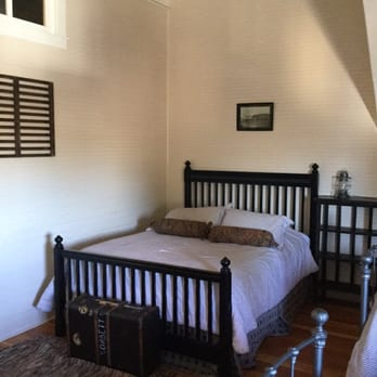 McCloud River Mercantile Hotel - Amazing room - Hotels Near Me - McCloud, California