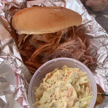 Ball Hoggerz BBQ - pulled Pork Sandwich Combo Lunch - Chicken Wings Near Me - Memphis, Tennessee