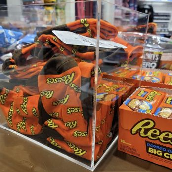 IT'SUGAR - Candy Stores Near Me - Universal City, California