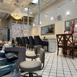 Allston Nails - Salon