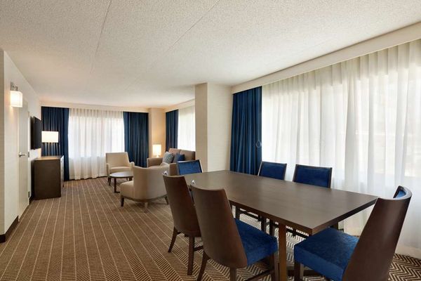Embassy Suites by Hilton Boston at Logan Airport by null
