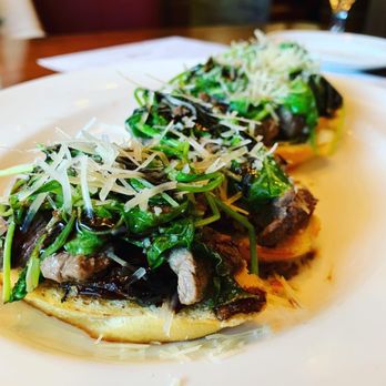Winewood - Beef Tenderloin Bruschett - New American Near Me - Grapevine, Texas