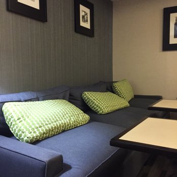 Hampton Inn Pittsburgh/Monroeville - I like the couch in the lobby - Hotels Near Me - Monroeville, Pennsylvania