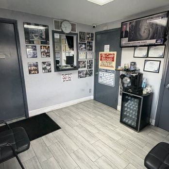 JNL Auto Repair - Customer waiting area and restroom - Auto Repair Near Me - Hollywood, Florida JNL Auto Repair - Customer waiting area and restroom - Auto Repair Near Me - Hollywood, Florida