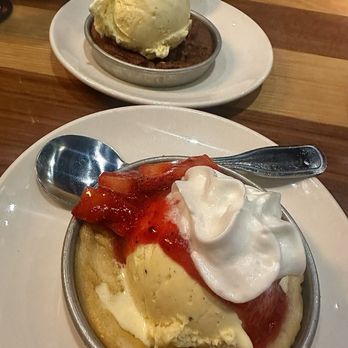 BJ's Restaurant & Brewhouse - Strawberry Shortcake Pizookie 100/10. Try it! - Pizza Near Me - Newark, California BJ's Restaurant & Brewhouse - Strawberry Shortcake Pizookie 100/10. Try it! - Pizza Near Me - Newark, California