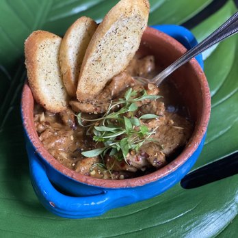 La Diosa Cellars - Santo Burillo : braised pork tenderloin whisky & brandy sauce - Spanish Near Me - Lubbock, Texas