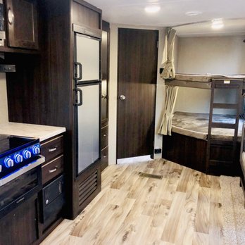 Bishop RV Rentals - 28' Hideaway - RV Rental Near Me Bishop RV Rentals - 28' Hideaway - RV Rental Near Me