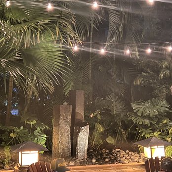 Houston's Restaurant - Patio - New American Near Me - Boca Raton, Florida