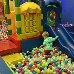 Dino Park - Ball pit