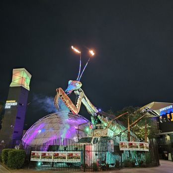 Praying Mantis - 9-30-23 - Public Art Near Me - Las Vegas, Nevada Praying Mantis - 9-30-23 - Public Art Near Me - Las Vegas, Nevada