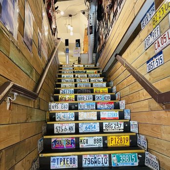 88 Tees - Don't miss the staircase to the 2nd floor shop 要注意看招牌才不會錯過上二樓的樓梯 - Women's Clothing Near Me - Honolulu, Hawaii 88 Tees - Don't miss the staircase to the 2nd floor shop 要注意看招牌才不會錯過上二樓的樓梯 - Women's Clothing Near Me - Honolulu, Hawaii