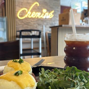 Cheminé - Beef Benedict w/ Arugula - Coffee & Tea Near Me - San Francisco, California