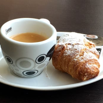 Velazquez - Café solo y croisant relleno de chocolate. - Spanish Near Me - Valencia, V