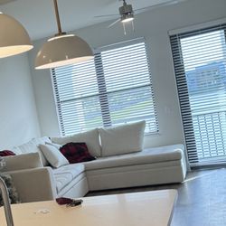 Rooms to go white couch with pullout