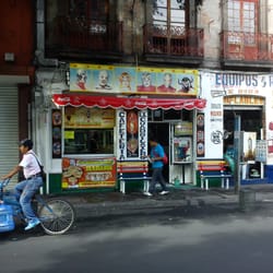 Tortería El Cuadrilátero - La colorida fachada