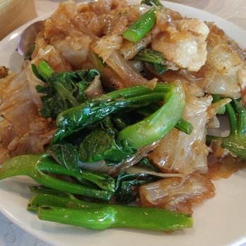 Fortune City Seafood Restaurant - Pan fried Clear noodle wraps with pork jowl and gai lan veggie - Dim Sum Near Me - Vancouver, British Columbia Fortune City Seafood Restaurant - Pan fried Clear noodle wraps with pork jowl and gai lan veggie - Dim Sum Near Me - Vancouver, British Columbia