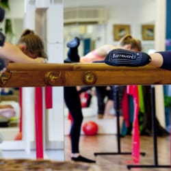 Barreworks - Barreworks Studio is a boutique, independent Barre Studio in Richmond upon Thames. A full schedule of classes is available 7 days a week.