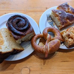 Domberger Brot-Werk - 07/09/22 Butter Cake, Apricot Cake, Butter Brezel, Cardamom Roll,  Lemon Gugelhupf