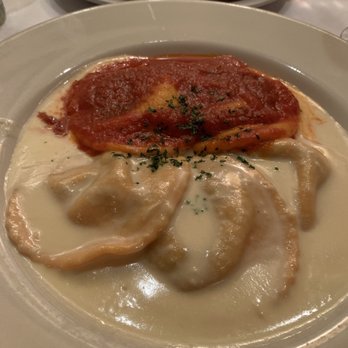 Pasta Prego - Ravioli with spinach, ricotta in citrus cream sauce and marinara sauce- delicious! - Wine Bars Near Me - Napa, California Pasta Prego - Ravioli with spinach, ricotta in citrus cream sauce and marinara sauce- delicious! - Wine Bars Near Me - Napa, California
