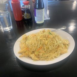 Singapore Stir-Fried Noodles with Chicken