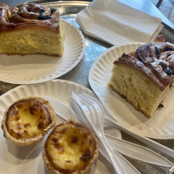 Teixeira's Bakery - Mini nata and raisin bun - Bakeries Near Me - Newark, New Jersey