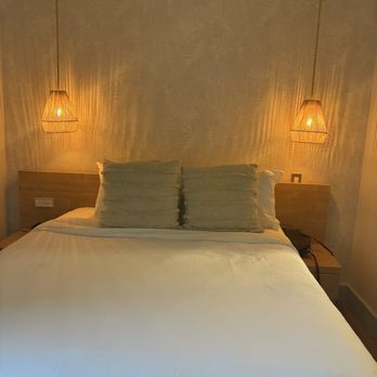 The Boardwalk Hotel  - The Queen bed - Hotels Near Me - San Diego, California