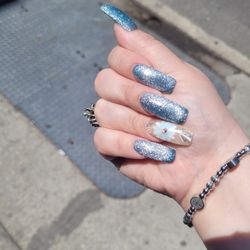 Vivi Nails