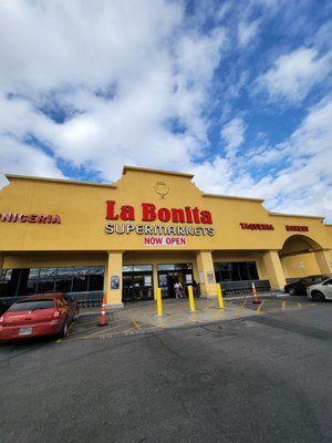 La Bonita by null