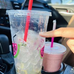 Sip Fresh - You pay for ice and not juice - 32 oz mango pineapple juice