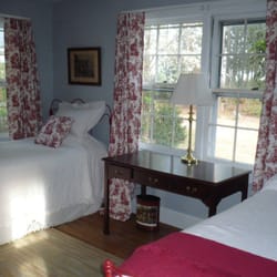 Beggar's Ride Bed, Breakfast and Barn - The red bedroom overlooking the barn