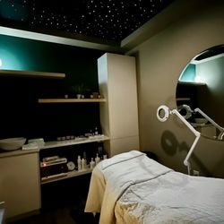 Luna Aesthetics and Spa - Facial room