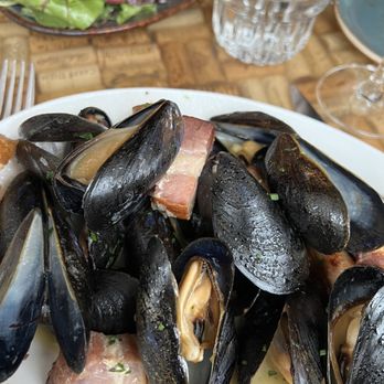 Apéro - Mussels with ham. - Bars Near Me - Washington, DC, District of Columbia