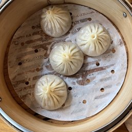 Pork & Scallion Spicy And Sour Dumplings 猪肉香葱酸汤水饺