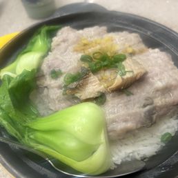 Pot rice with minced pork cake and salted fish