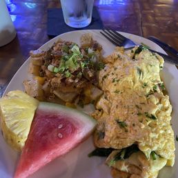 First customer at Sunday brunch. Since they weren't busy yet I asked for creamy chipotle on the potatoes. Nice presentation.