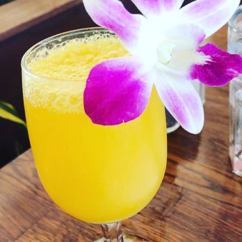 Aloha Mixed Plate - Lilikoi mimosa - Hawaiian Near Me - Lahaina, Hawaii