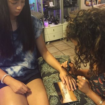 Henna Lounge - Sarah is the henna artist! - Henna Artists Near Me - Kihei, Hawaii