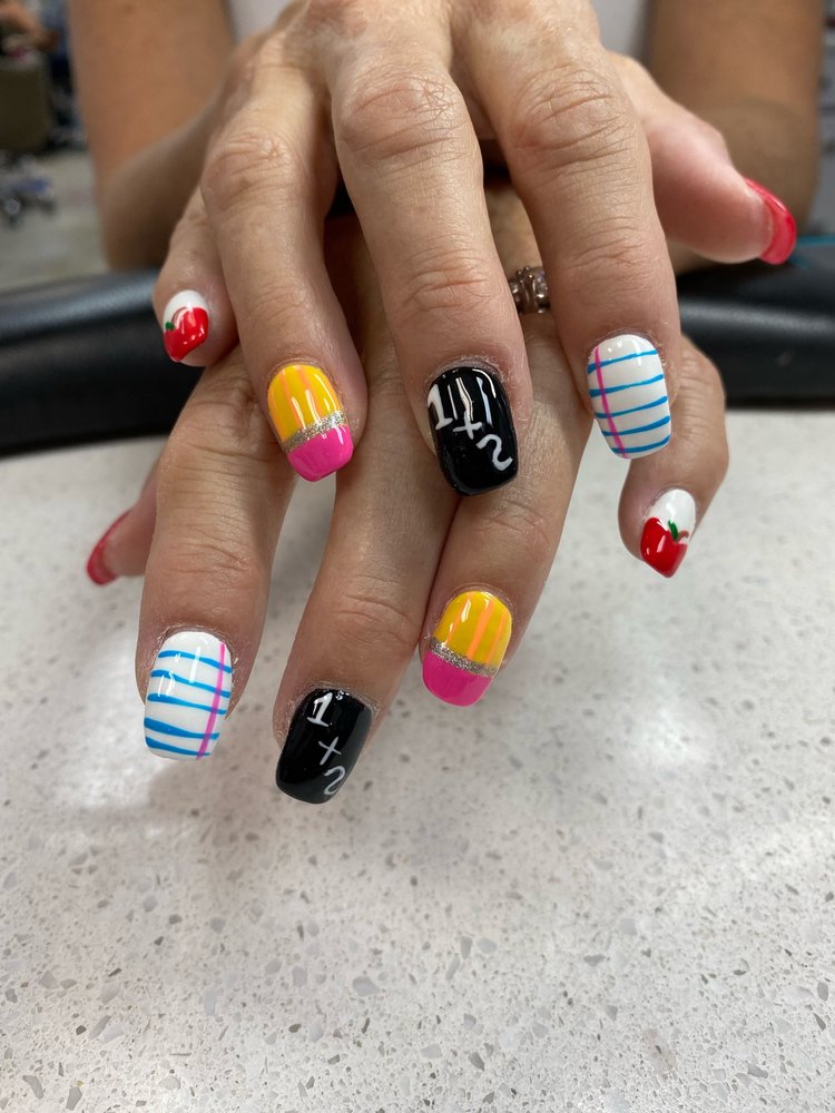 HAPPY NAILS OF SEBRING Updated October 2024 28 Photos 3750 US Hwy