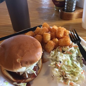 Bob Roberts BBQ - The barbecue sauce is really what makes this a great place to eat. It has the right flavors and spices that really make the meat tasty. - Food Trucks Near Me - Columbus, Mississippi