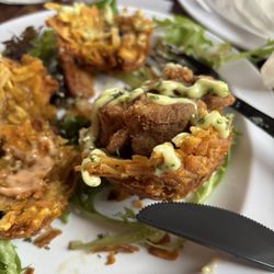 Sazón Boricua - Arrañitas de plátano con carne frita.