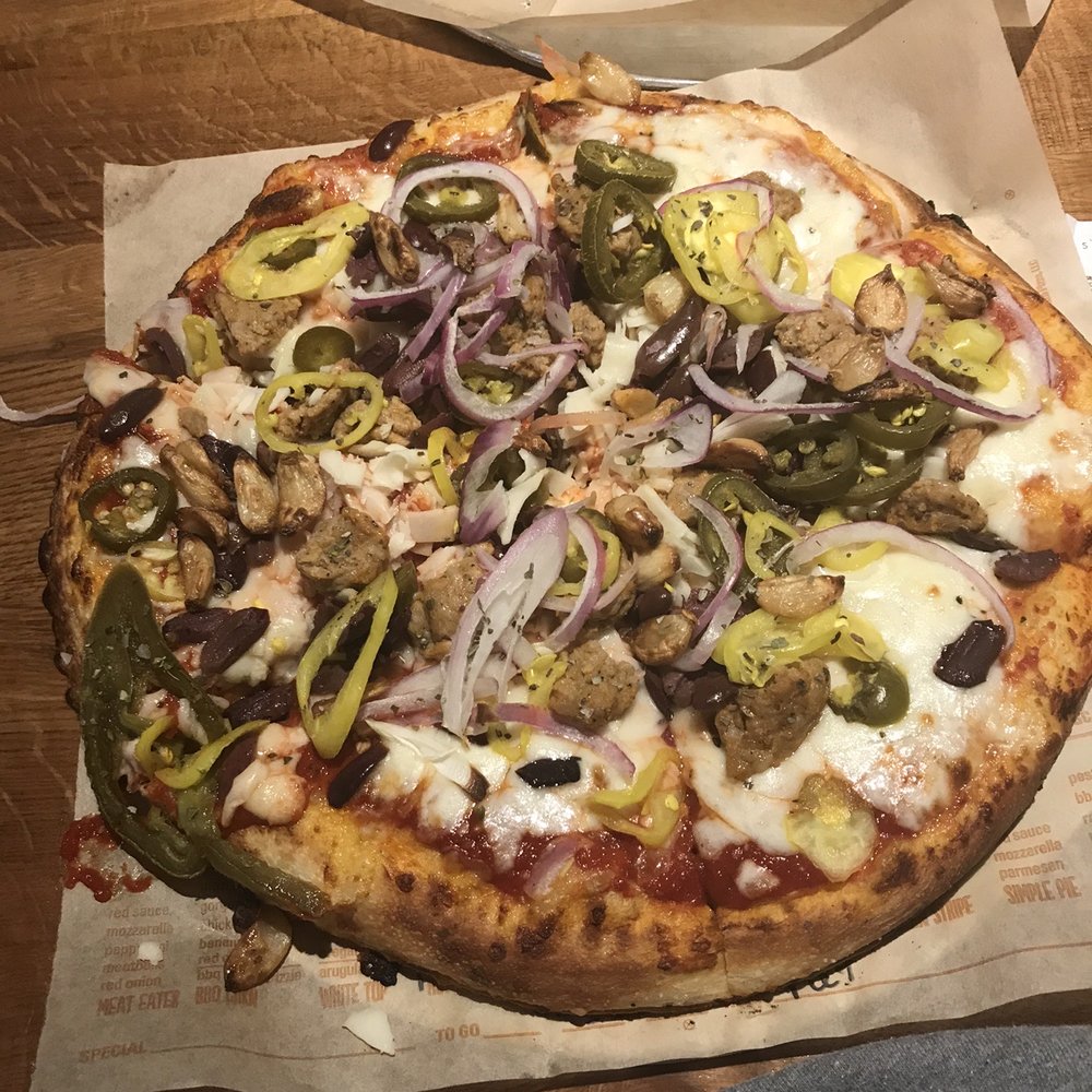 Hot Link pizza, with Kalamata olives, roasted garlic, salt & oregano. Hot Link pizza, with Kalamata olives, roasted garlic, salt & oregano.